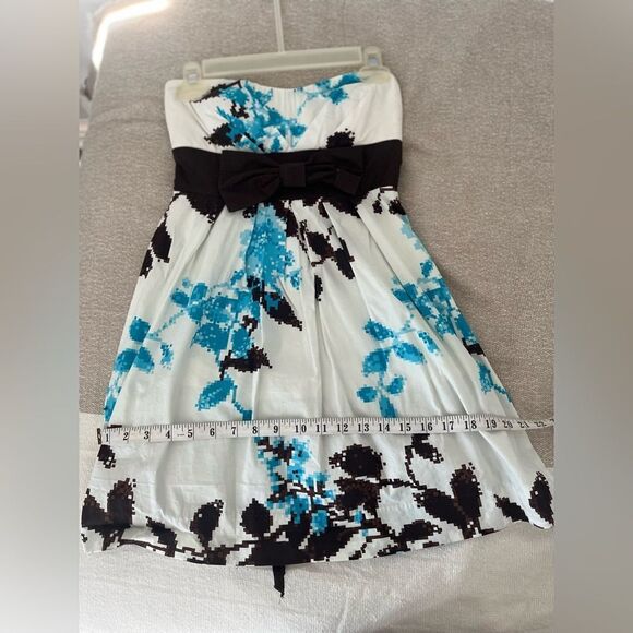 Pixelated White / Brown / Blue Strapless Dress - Picture 3 of 4